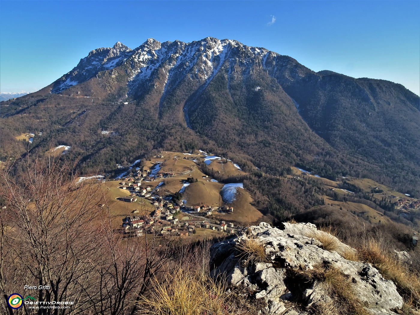 35 Altro cocuzzolo con vista in Alben e su Valpiana.JPG